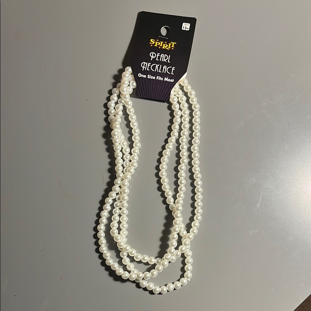 Spirit Halloween White Pearl Necklace NWT